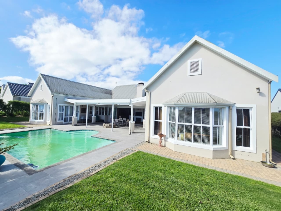 5 Bedroom Property for Sale in Kingswood Golf Estate Western Cape